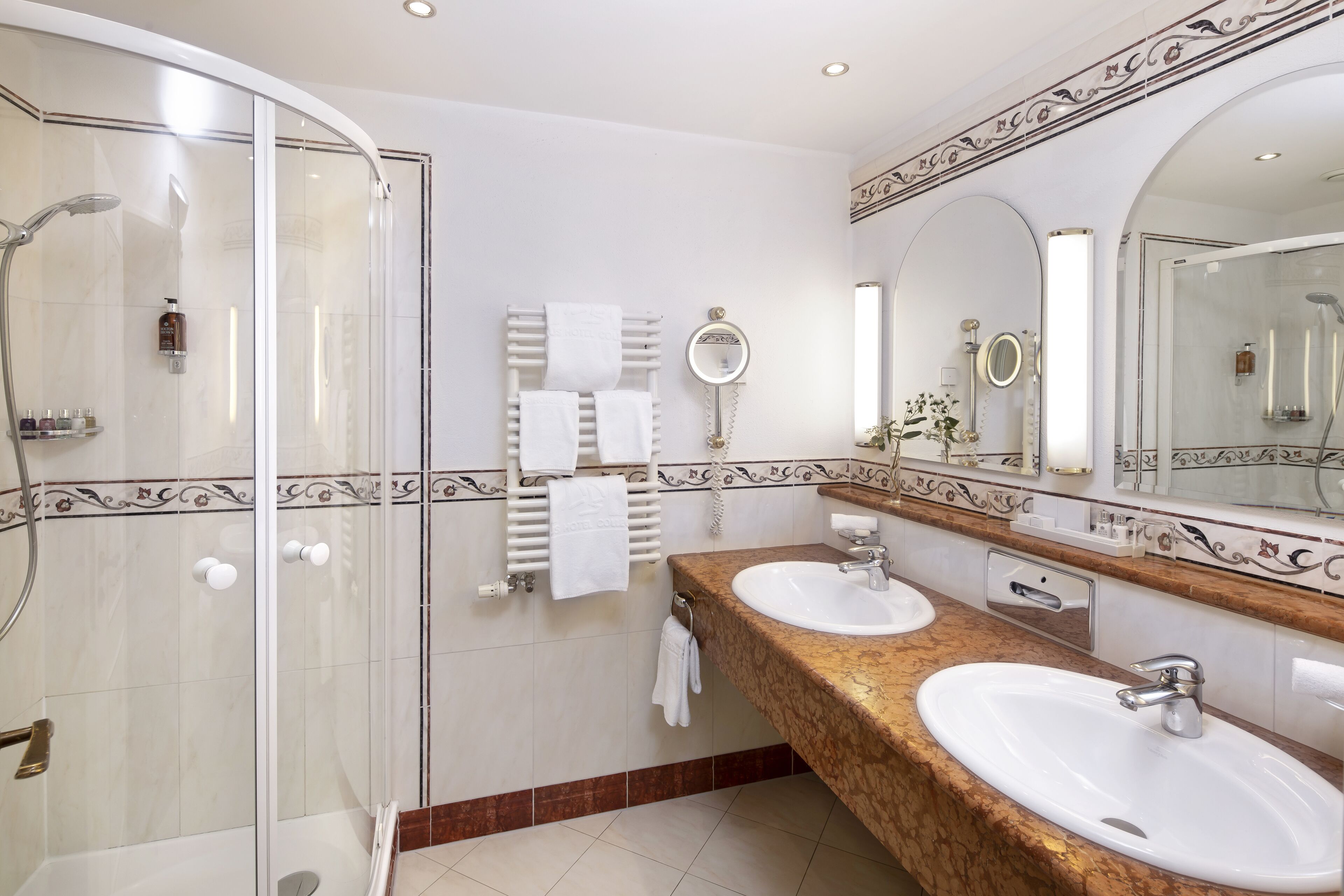 spacious double room in haus hirschauerwald | bathroom | free toiletries, hair dryer, bathrobes, slippers