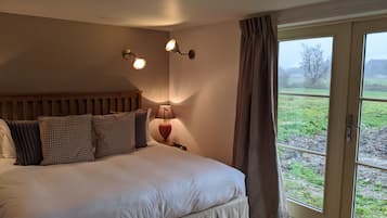 Deluxe Room, 1 King Bed, Garden View | Premium bedding, Tempur-Pedic beds, in-room safe, individually decorated