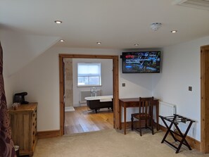 Luxury Suite, Multiple Beds, Garden View | Premium bedding, Tempur-Pedic beds, in-room safe, individually decorated - Elderbrook House (Swindon)