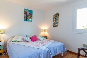 5 bedrooms, in-room safe, iron/ironing board, free WiFi
