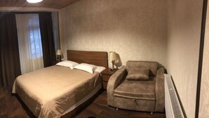 20 bedrooms, soundproofing, WiFi (free) - davit zhorzholiani (Mestia)