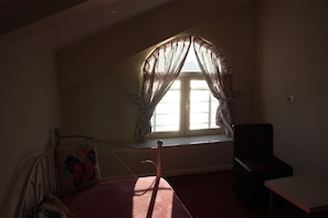 Chambre Standard double, 1 grand lit, vue sur la mer | Literie de qualité, coffre-fort, bureau, système d’insonorisation