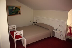 Chambre Standard double, 1 grand lit, vue sur la mer | Literie de qualité, coffre-fort, bureau, système d’insonorisation