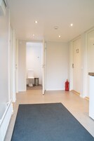 Ducha, artículos de tocador gratuitos, toallas