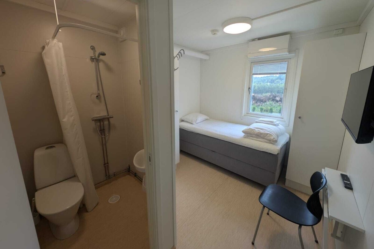 Habitación individual, vista al jardín | Ropa de cama de alta calidad, cortinas blackout y wifi gratis