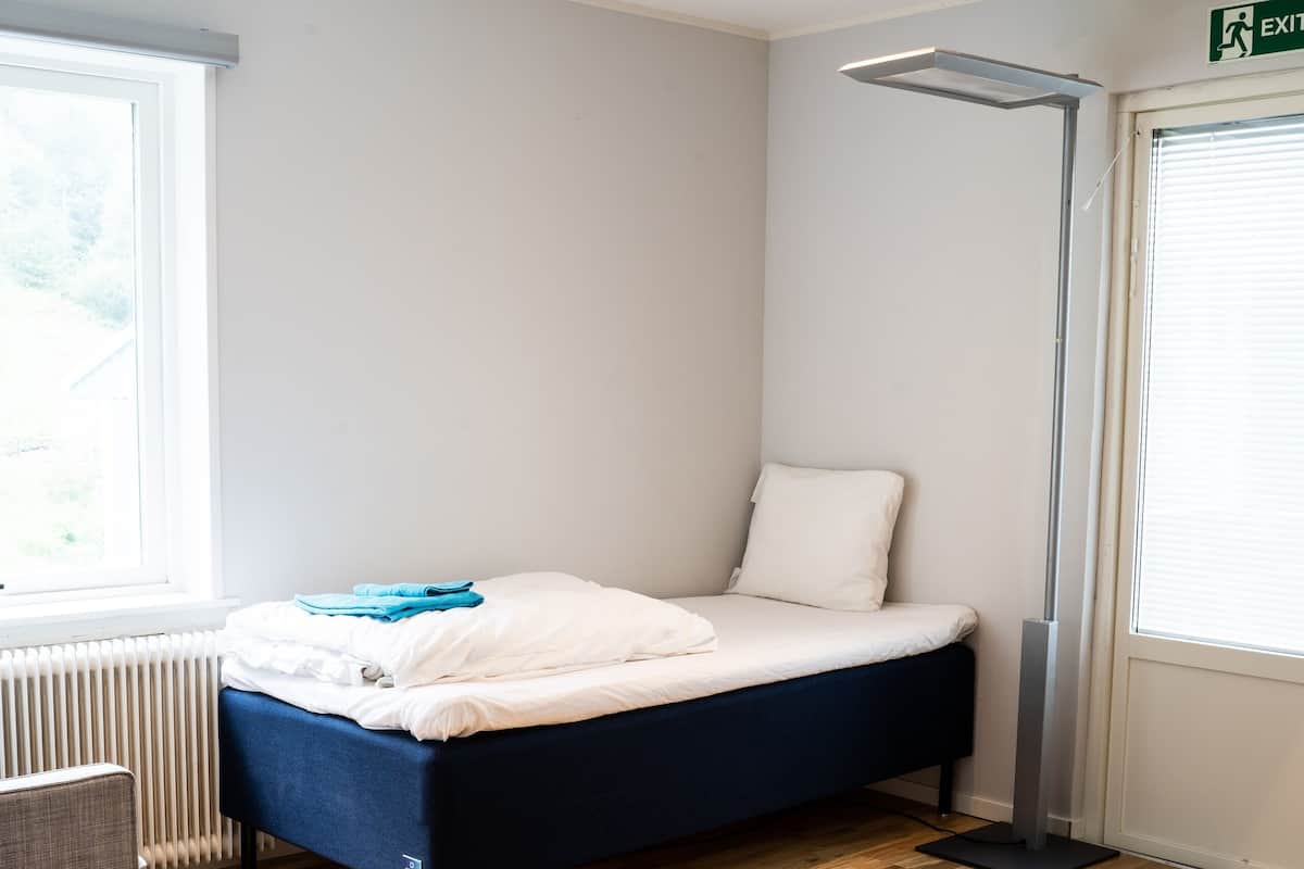 Habitación con 2 camas individuales, vista al jardín | Cortinas blackout, wifi gratis y ropa de cama