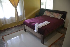 Blendingsgardiner, ekstrasenger (mot et tillegg) og wi-fi (inkludert)