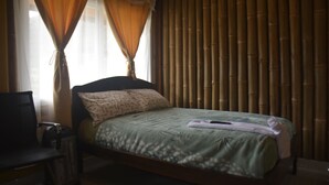Quarto família, banheiro privativo | Cortinas blackout, camas extras/dobráveis (sobretaxa), Wi-Fi de cortesia