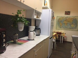 Fridge, microwave - Orange Hostel (Moscow)