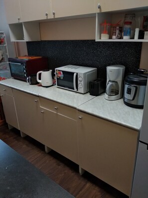 Fridge, microwave - Orange Hostel (Moscow)