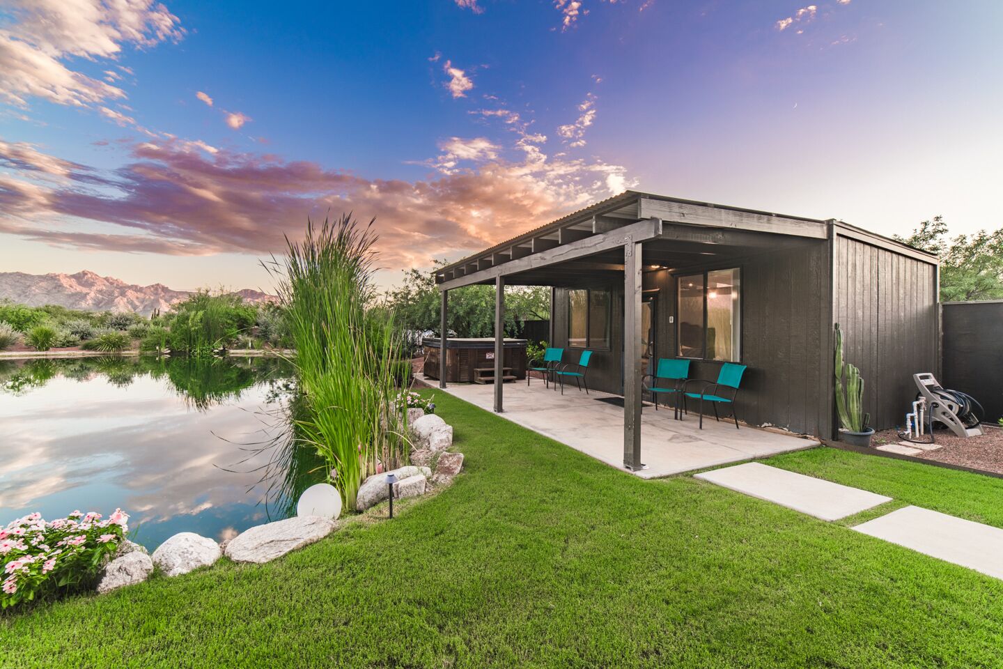 Come experience a Mini-Home w/ Great views!