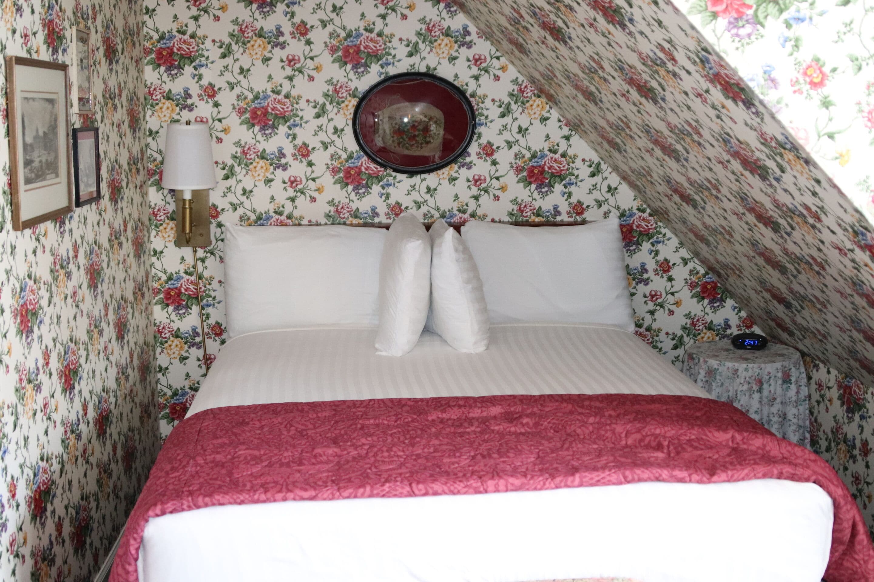 Chambre Simple Premium, salle de bains attenante (COZY COLONIAL ONE QUEEN)