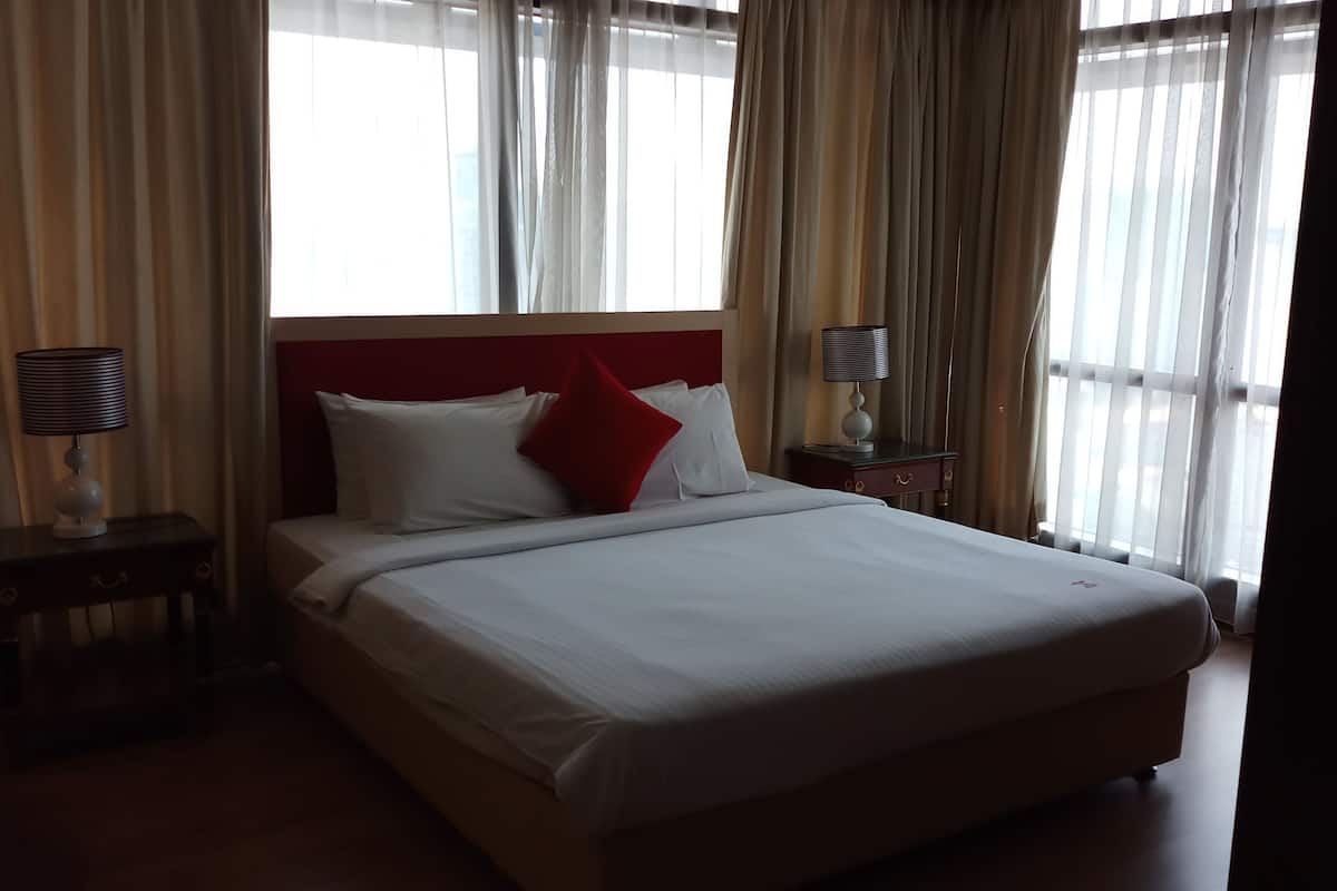 Apartment, 2 Bedrooms | 1 bedroom, in-room safe, desk, soundproofing