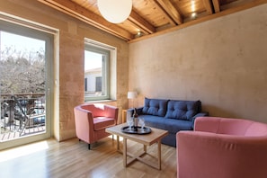 Executive Double or Twin Room | Living area | Flat-screen TV