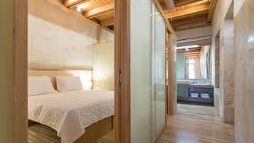 1 bedroom, hypo-allergenic bedding, minibar, in-room safe