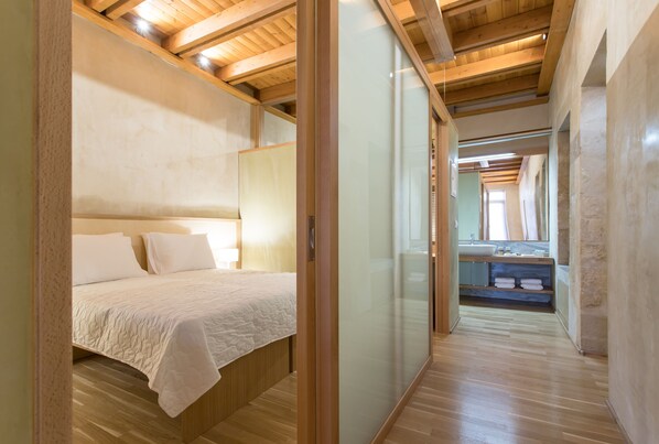 Literie hypoallergénique, minibar, coffres-forts dans les chambres