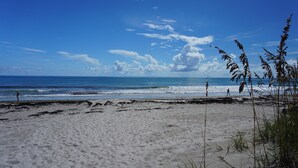 A beach with sand, sea, and sky. - Hutchinson Island North Beach/Lagoon Access - First Floor Unit (Fort Pierce)