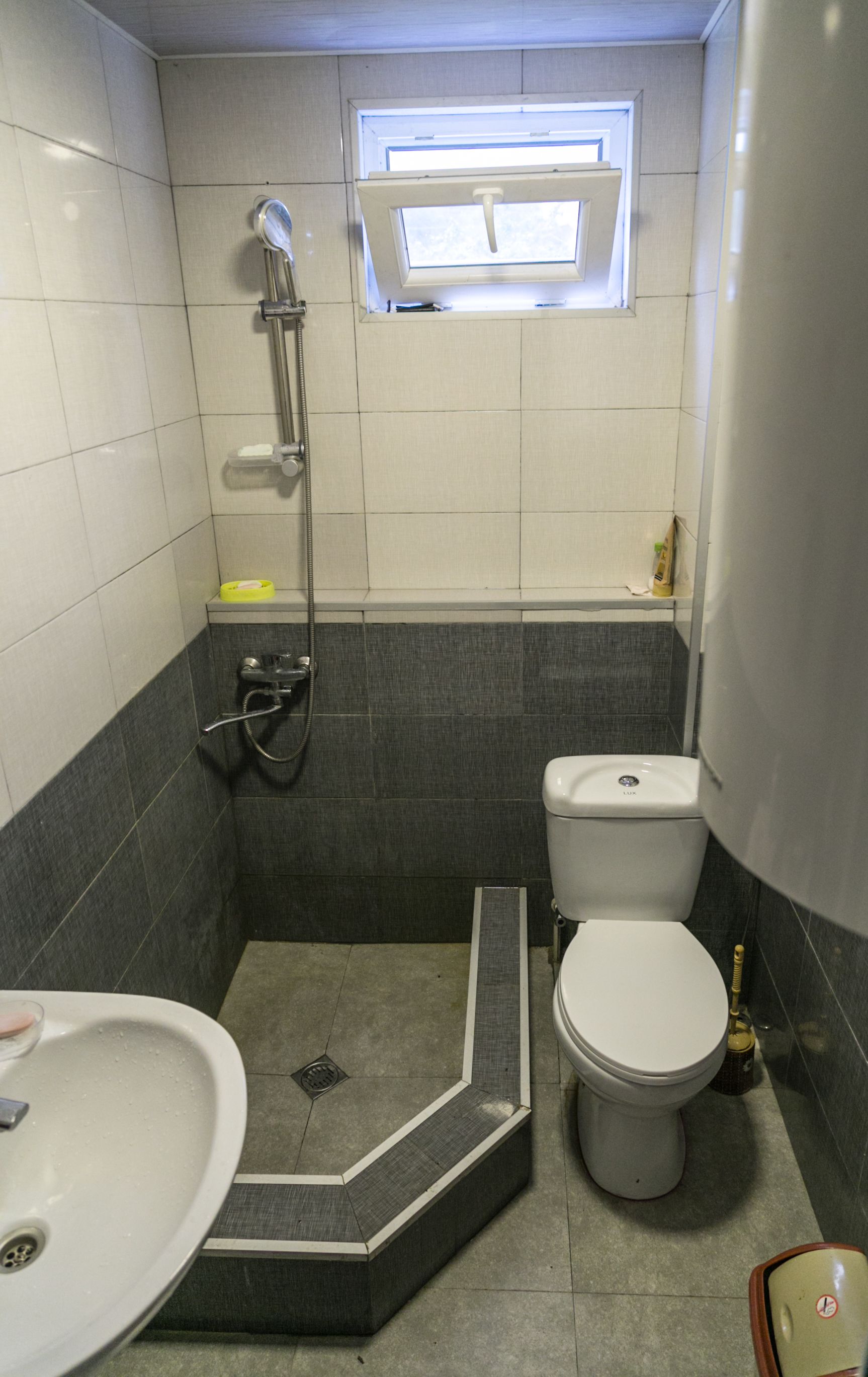 Combined shower/bathtub, deep-soaking bathtub, hair dryer, towels