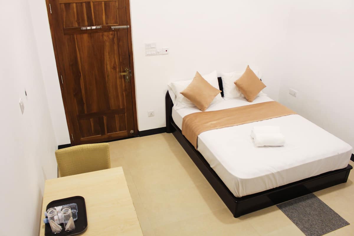 Basic Double Room, 1 Double Bed | Free WiFi, bed sheets