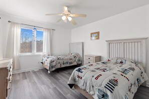 3 bedrooms, iron/ironing board, WiFi, bed sheets