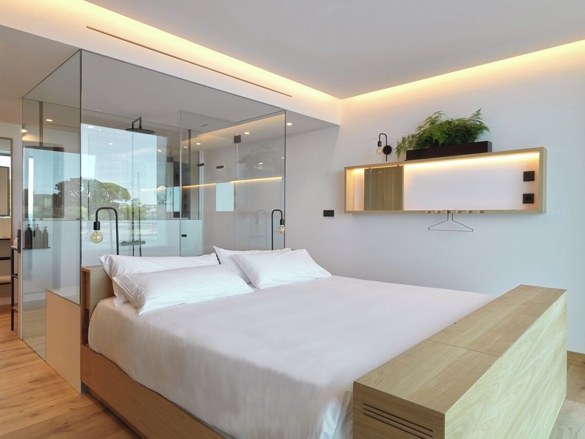 premium suite | hypo-allergenic bedding, minibar, in-room safe, soundproofing