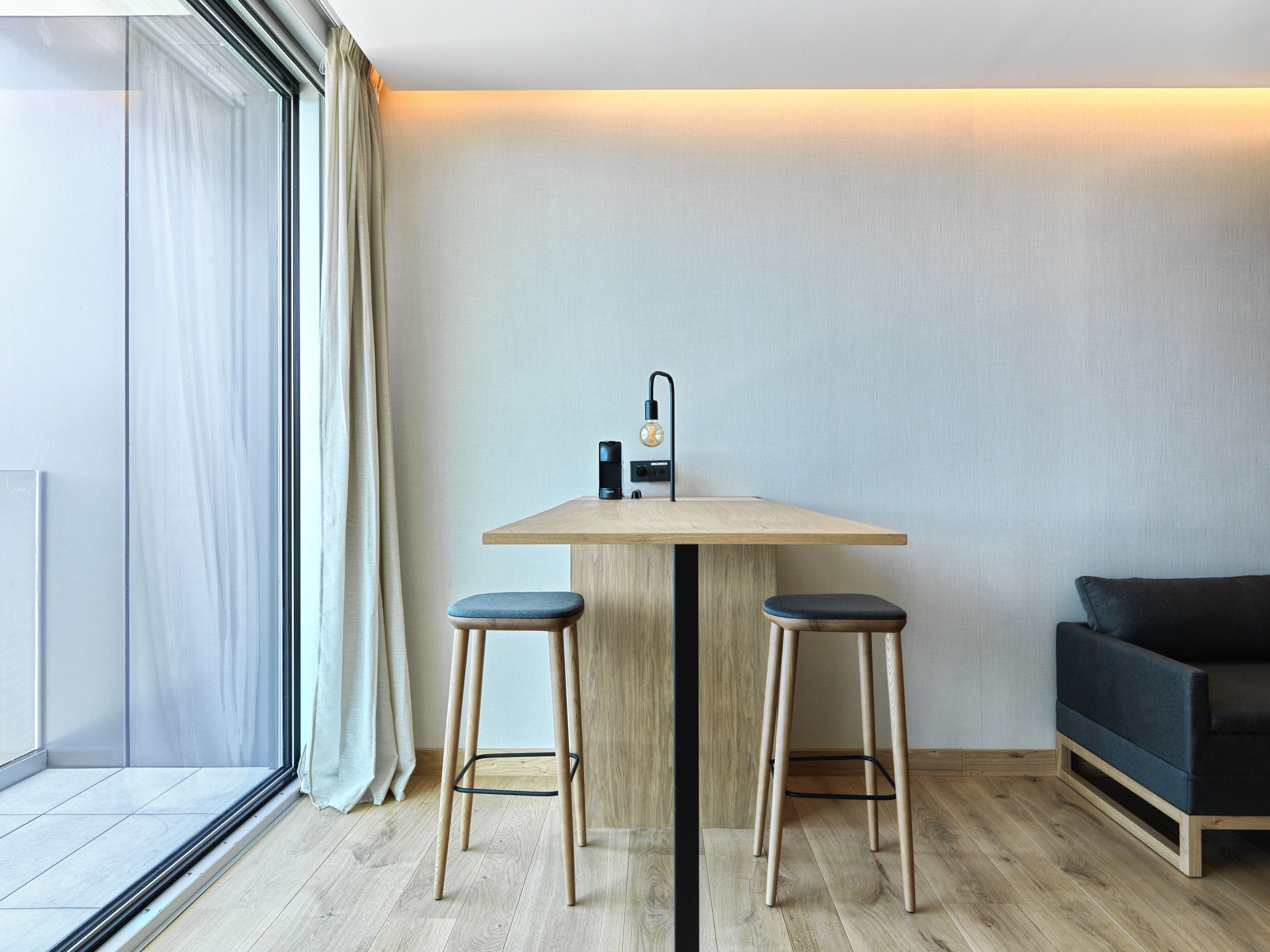 Ropa de cama hipoalergénica y minibar 