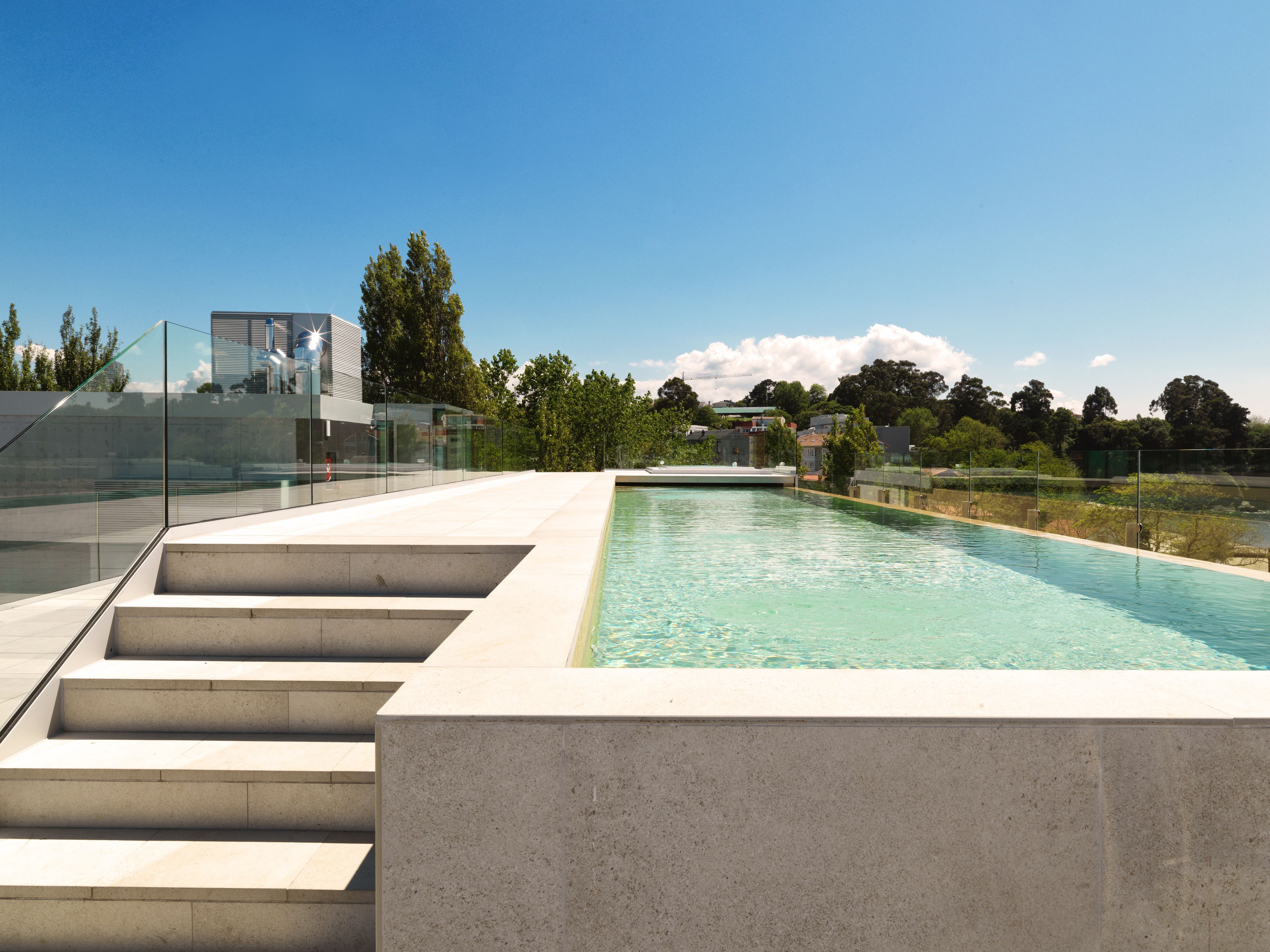 outdoor pool, open 9:00 am to 9:00 pm, pool loungers