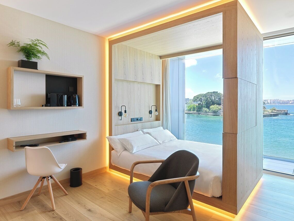 signature room | hypo-allergenic bedding, minibar, in-room safe, soundproofing