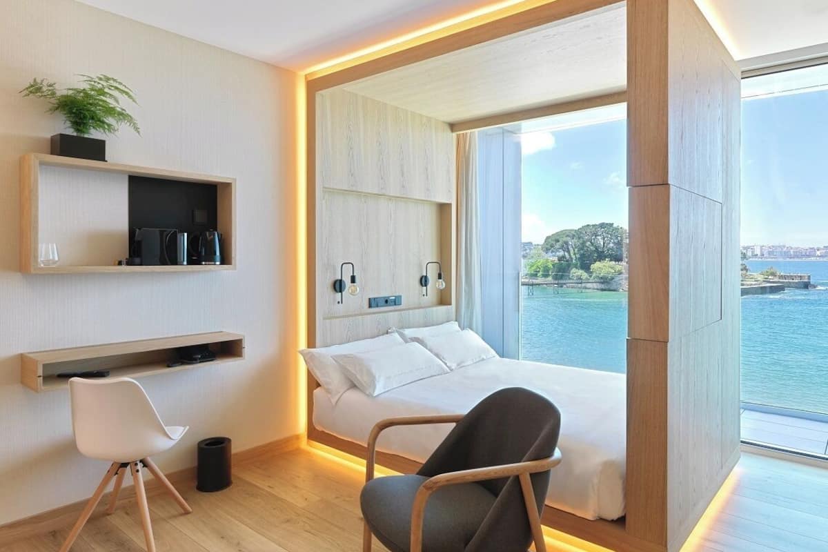 signature room | hypo-allergenic bedding, minibar, in-room safe, soundproofing