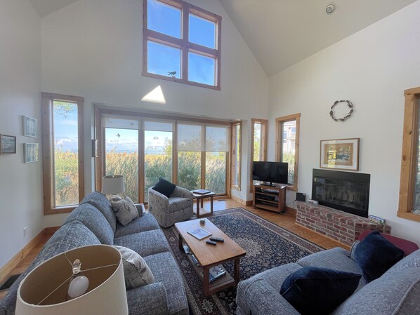 Living area - Katydid - Water Front -3BR + loft home/Waterview LINENS & TOWELS PROVIDED (Chincoteague)