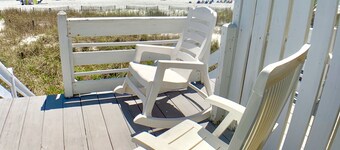 Almost Heaven OCEANFRONT B Toes In The Sand Directly on BEACH Pets OK