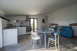 Apartment, Garden View (Gazza) | Private kitchen