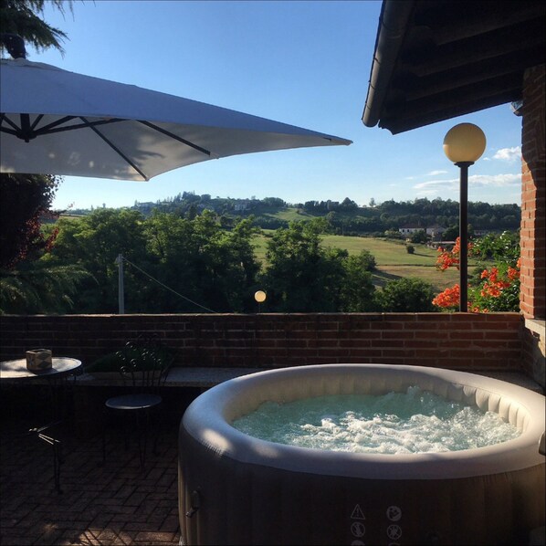 Outdoor pool, pool loungers