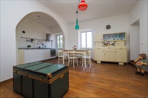 Apartment, Gartenblick (Ghiandaia) | Essbereich im Zimmer