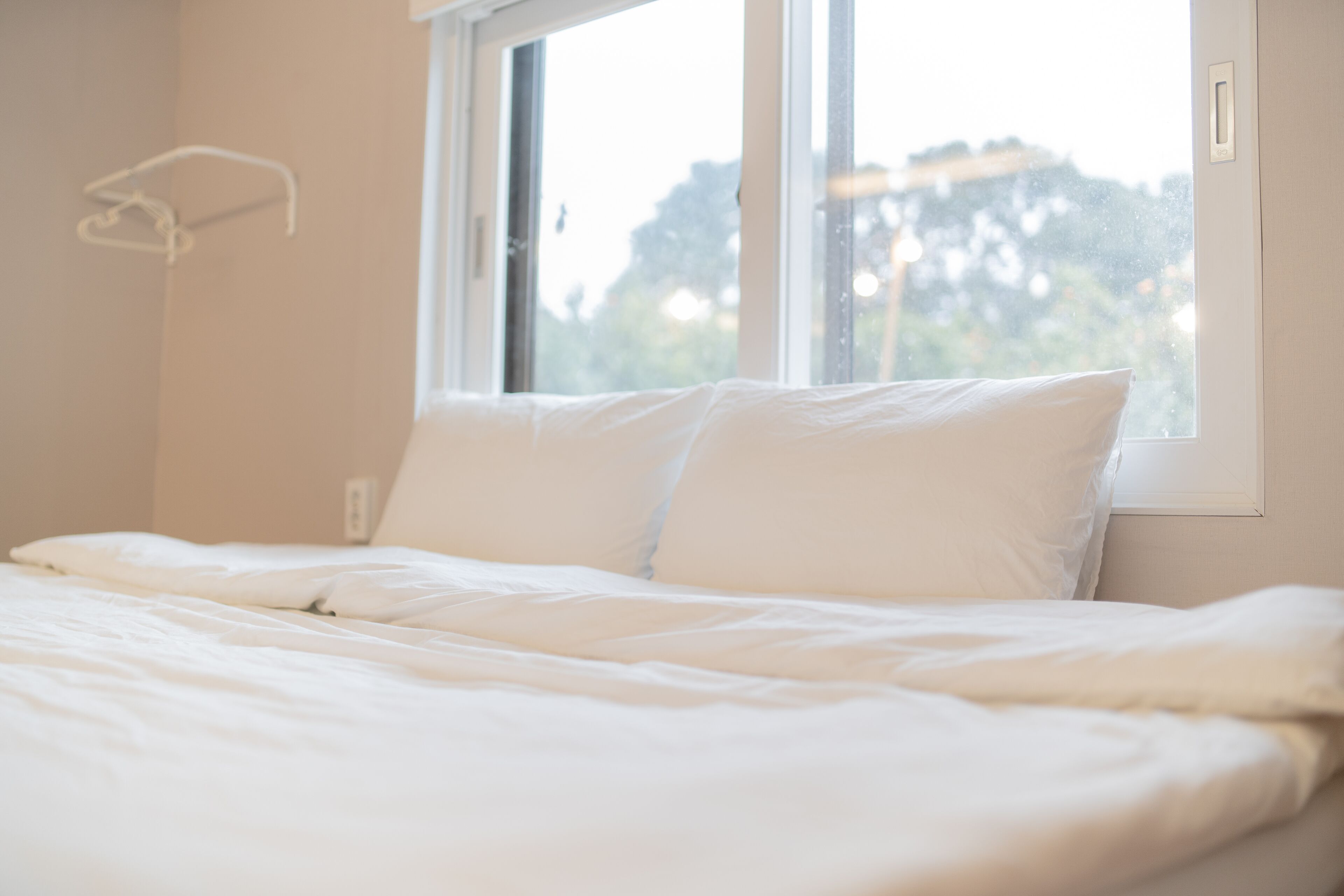 3 makuuhuonetta, tallelokero huoneessa, työpöytä, Wi-Fi