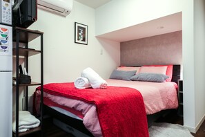 1 bedroom, iron/ironing board, travel cot, free WiFi - North Cottage | Shibuya Studio | Close to Meiji Shrine (Shibuya)