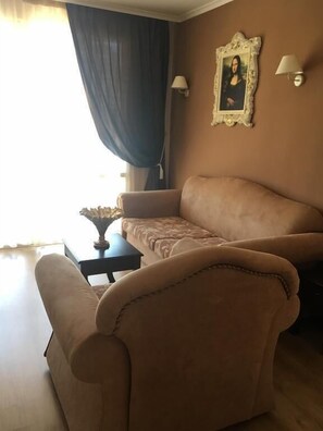 Family Apartment, 2 Bedrooms, Balcony | Living area