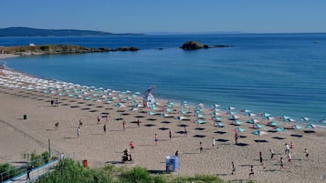 Una playa cerca