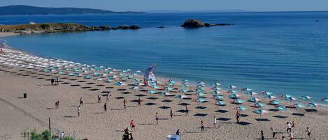 Una spiaggia nelle vicinanze