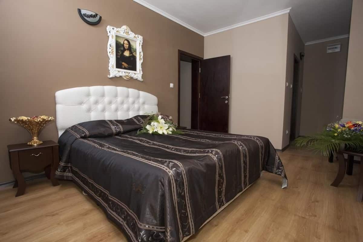 Junior Apartment, 1 Bedroom, Balcony | Minibar, desk, blackout drapes, soundproofing