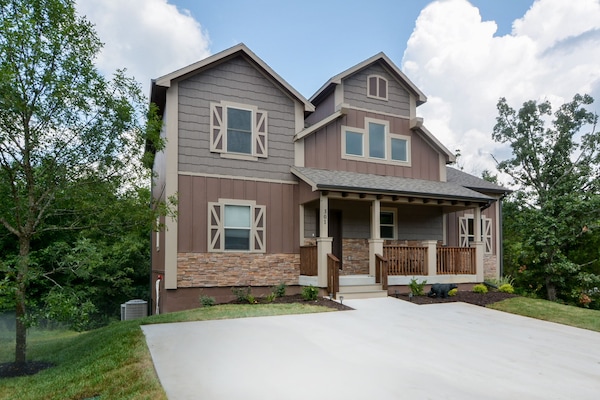 Make Black Bear Lodge Your Home Away From Home!  See the black bear in the pic?