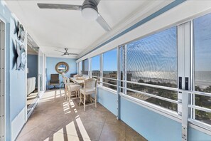 Outdoor dining - Spectacular Horizons West #404 with Beautiful Beach Views on Siesta Key (Sarasota)