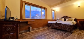 Royal Double Room, 1 King Bed, Mountain View | Room amenity