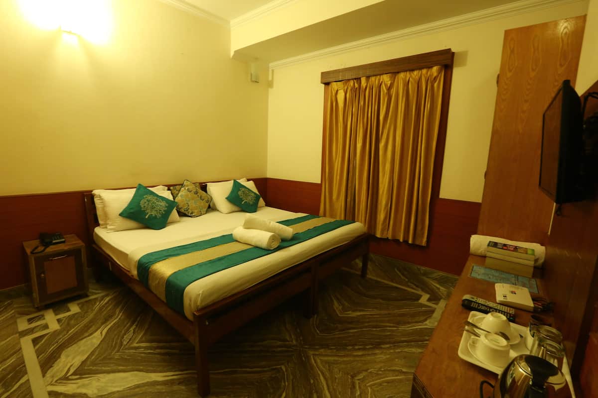 Basic Double Room, 1 Queen Bed | 1 bedroom, soundproofing, free WiFi, bed sheets