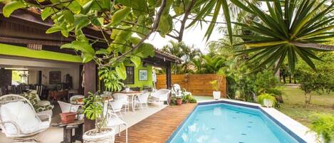 Piscine couverte, piscine extérieure