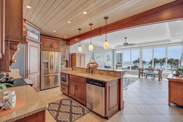 Private kitchen - Horizons West #103 - Luxury Fully Equiped Condo on America's Best Beach! (Sarasota)