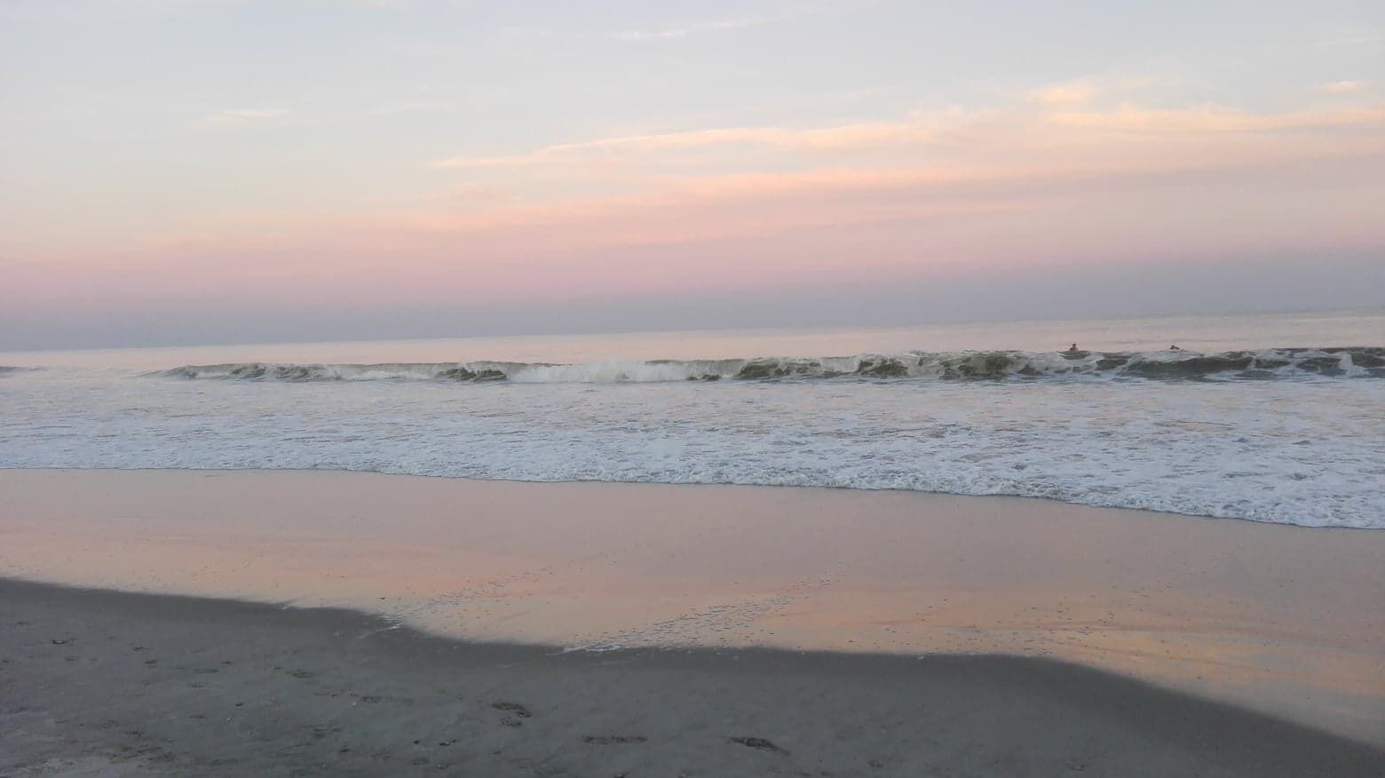 Plage à proximité, chaises longues, serviettes de plage