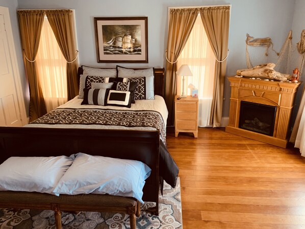 Hope - Upstairs bedroom | Premium bedding, free WiFi, bed sheets