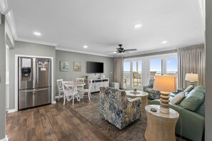 Flat-screen TV - Beachside Destin 2BR w/ Free Beach Service (Destin)