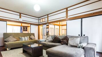 TV, Hulu, DVD player, streaming services